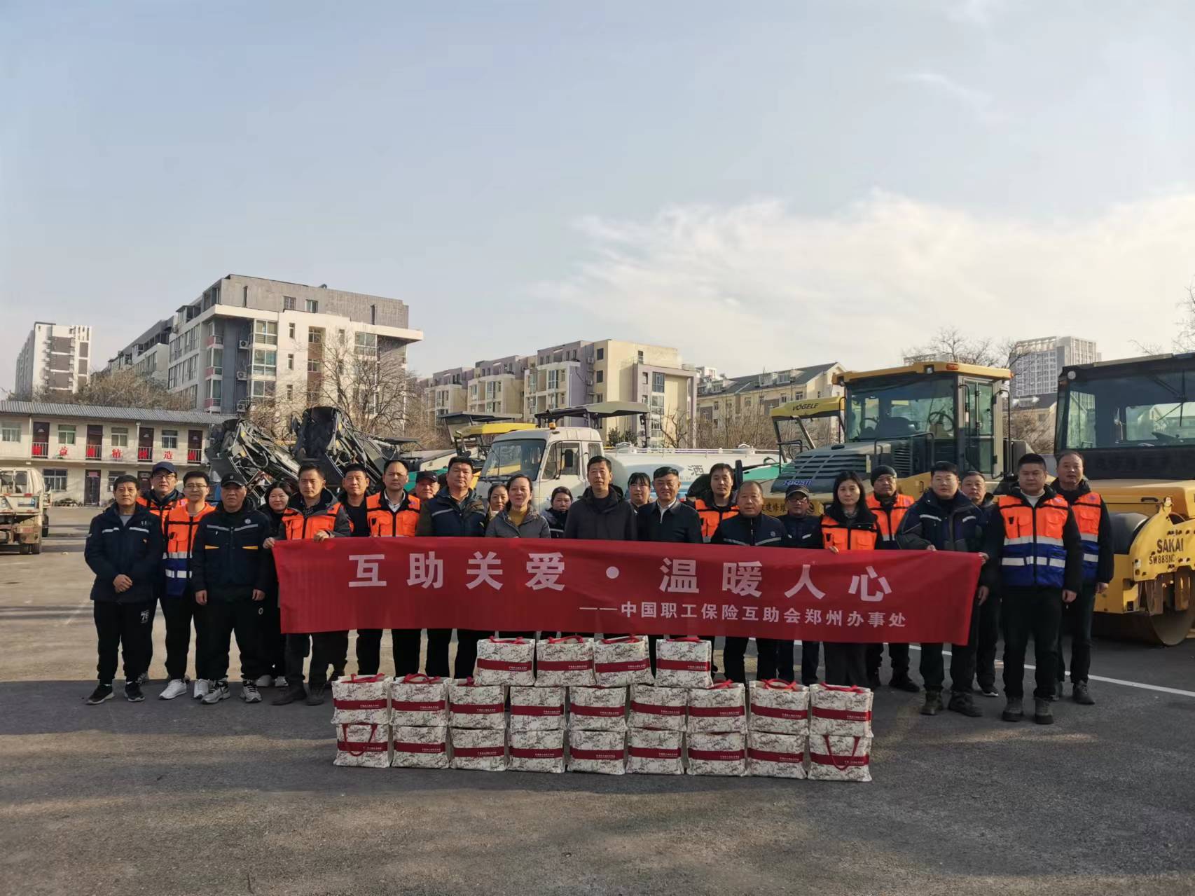 市政设施送温暖.jpg